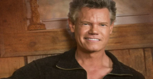 Read more about the article Why Randy Travis at Joe T. Garcia’s Became a Cultural Moment in Fort Worth