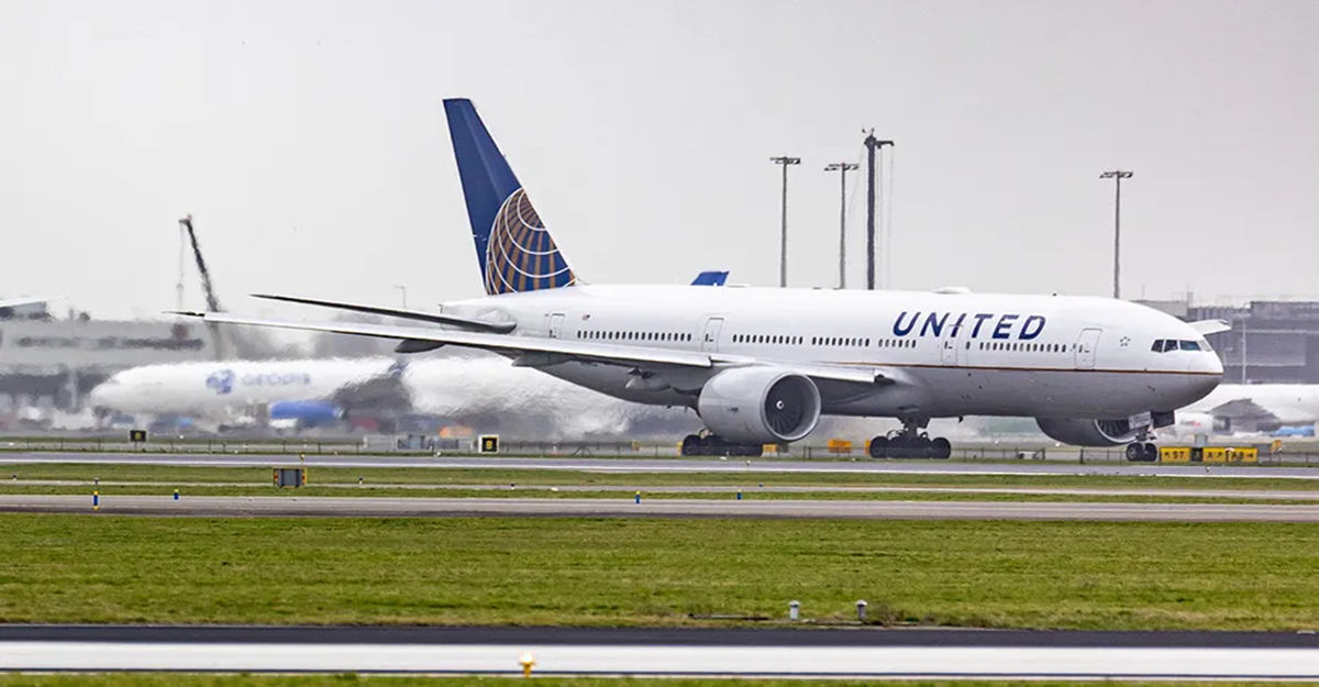 Read more about the article United Airlines Flight UA770 Emergency Diversion Explained